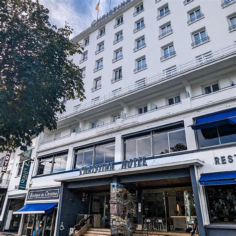 Esterno dell'Hotel Christina Lourdes con dettagli architettonici