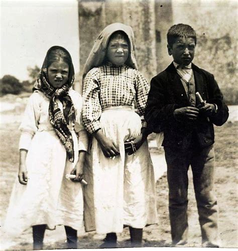 Rappresentazione grafica della apparizioni di Fatima presso Cova da Iria.
