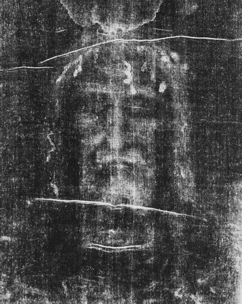Foto ravvicinata del volto della Sindone di Torino