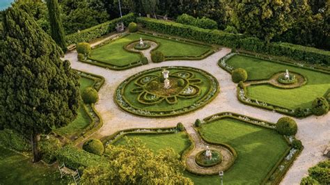 Veduta panoramica di Villa La Pietra e del suo giardino all'italiana