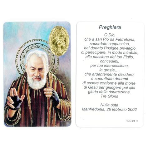 Ritratto di Padre Pio in preghiera o con i fedeli
