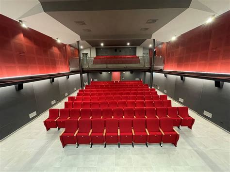 Foto interni del Cinema Oratorio San Giovanni in Bosco ristrutturato