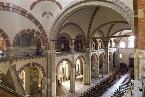 Interno della chiesa con matroneo e cantoria del Monastero SS.ma Concezione di Sutri