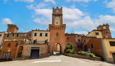 La Torre di Marciano della Chiana al tramonto