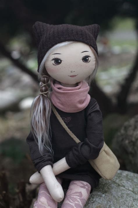 Foto di diverse bambole di stoffa artistiche per bambini