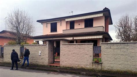 Foto della villetta del parroco saccheggiata a Merate