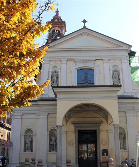 vista esterna della Chiesa Parrocchiale di San Macario, con corpo intonacato e campanile
