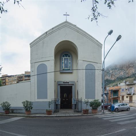 Foto esterna della Parrocchia Maria SS. Regina degli Apostoli a Palermo