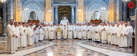 Foto di seminaristi in preghiera
