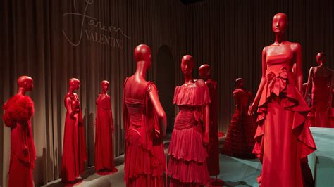Foto di un abito iconico della Fashion Gallery del V&A Museum