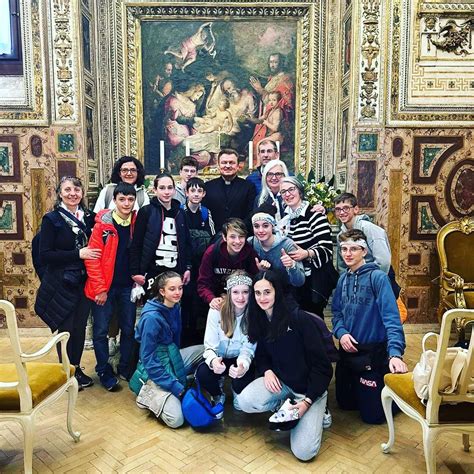Foto di un oratorio con giovani