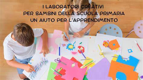 Foto di bambini impegnati in laboratori creativi durante un open day