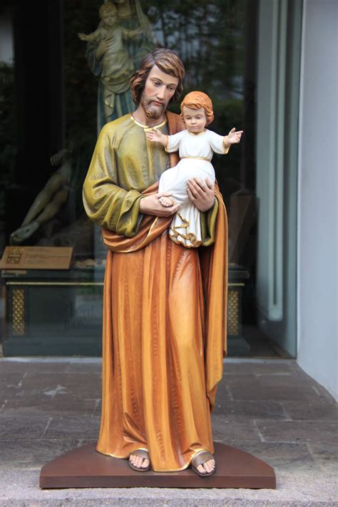 Icona o statua di San Giuseppe lavoratore