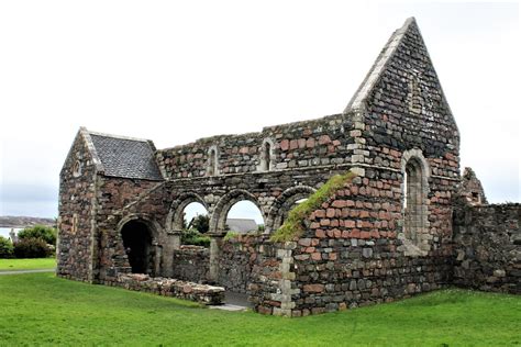 Ruderi della Iona Nunnery con sfondo paesaggistico