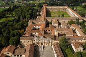 Certosa di San Lorenzo a Padula: vista aerea o dettaglio del Chiostro Grande