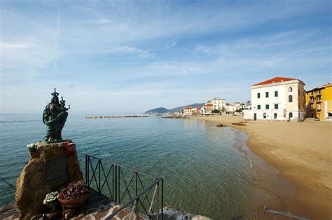 Veduta panoramica del litorale di Santa Maria di Castellabate e posizione della struttura ricettiva