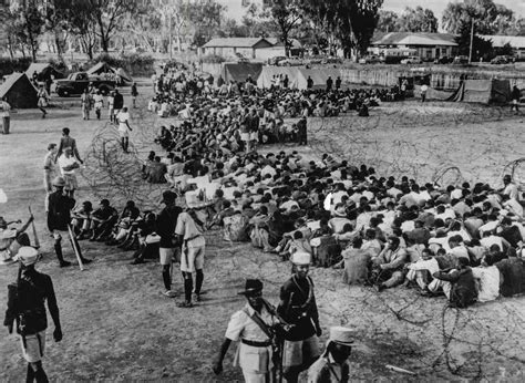 Foto storica che ritrae l'emergenza Mau Mau in Kenya