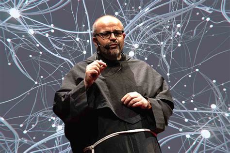 Ritratto di Padre Paolo Benanti che parla di intelligenza artificiale