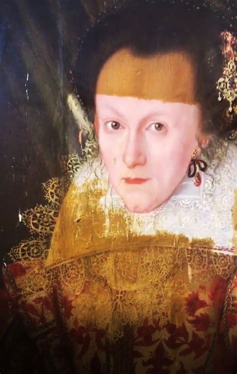 Dettaglio di un dipinto con cracquelure accentuata e vernice ingiallita