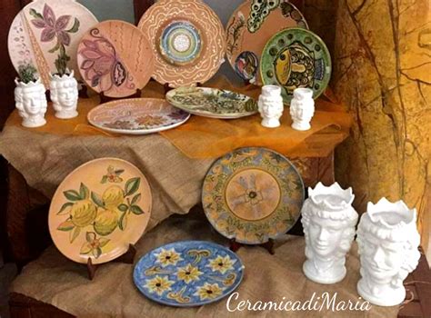Foto di ceramiche artistiche esposte in un negozio a Sant Francesc Xavier