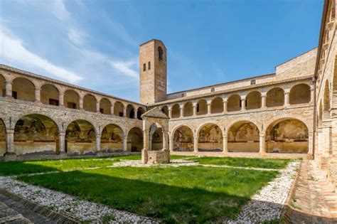 foto del chiostro di Santa Maria di Propezzano