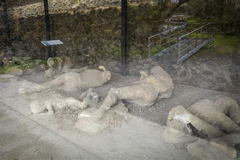 Foto storica degli asili di Pompei o di Bartolo Longo con i bambini