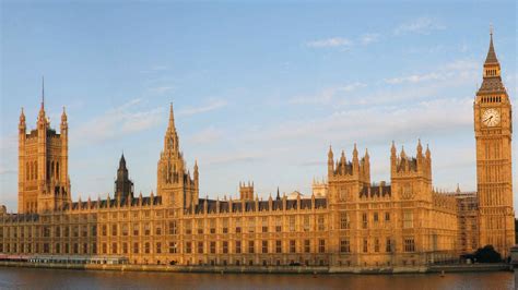 Foto aerea dell'Abbazia di Westminster con il Parlamento e il Big Ben sullo sfondo