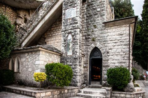 Ingresso della Chiesa Rupestre di San Michele Arcangelo a Sant'Angelo in Grotte