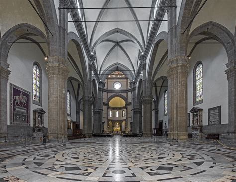 Interno della Cattedrale di Santa Maria con lapidi e stemmi nobiliari