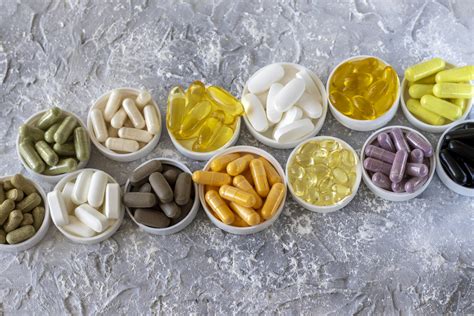 pasticche e capsule di integratori alimentari