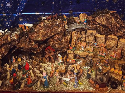 Presepe tradizionale allestito in una casa