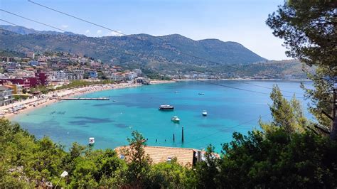 Veduta panoramica della Riviera di Abbazia con il mare e le montagne