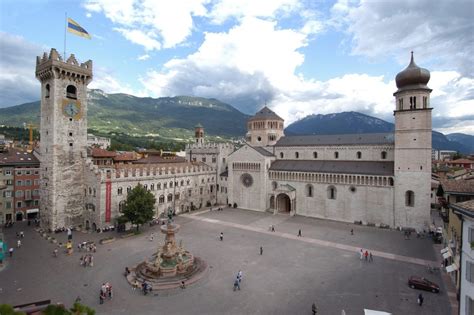 Cattedrale di San Vigilio a Trento, con dettagli storici e religiosi