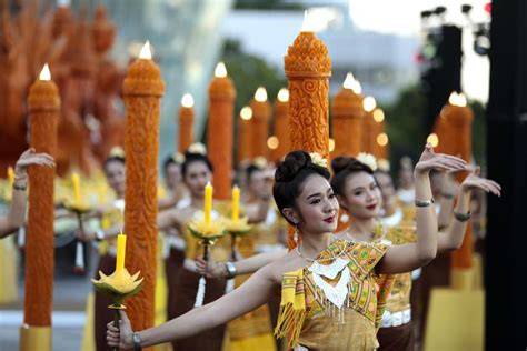 Festival delle candele intagliate a Saraburi