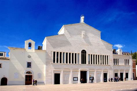 Foto storica del convento di San Giovanni Rotondo in inverno