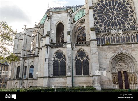 Esterno della Basilica di Saint-Denis, capolavoro gotico