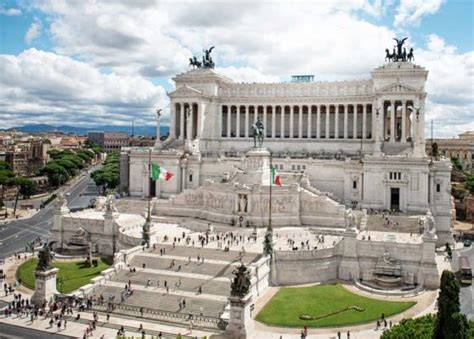 Veduta generale del Complesso del Vittoriano a Roma con la statua equestre