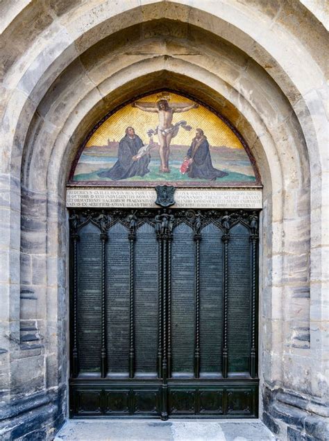Immagine della porta della chiesa del Castello di Wittenberg con le 95 Tesi di Lutero