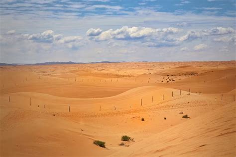 Immagine simbolica del deserto spirituale e della croce