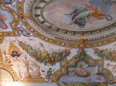 Dettaglio delle decorazioni interne e degli affreschi
