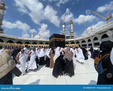 Pellegrini in stato di Ihram alla Mecca