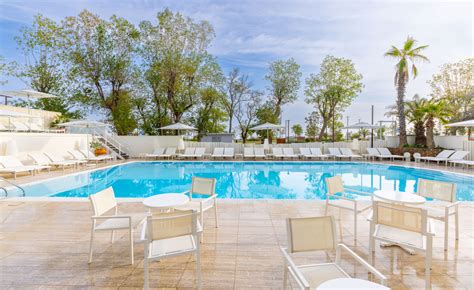 Foto tematica dell'esterno dell'Arcangelo Roof Hotel a Rimini