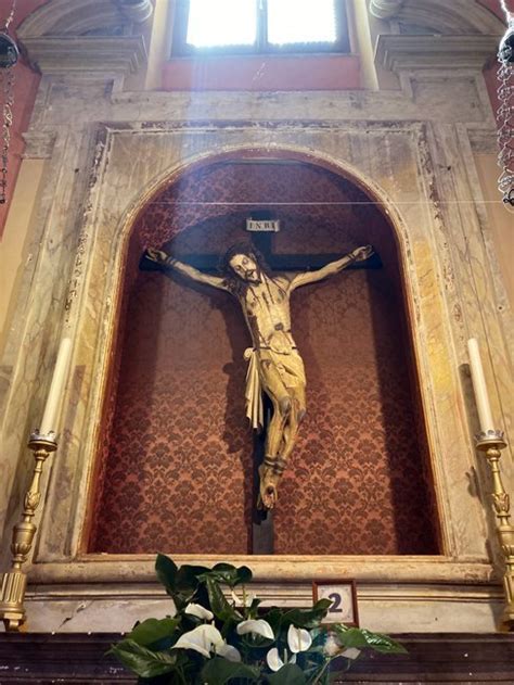 Primo piano del Crocifisso ligneo di San Marcello