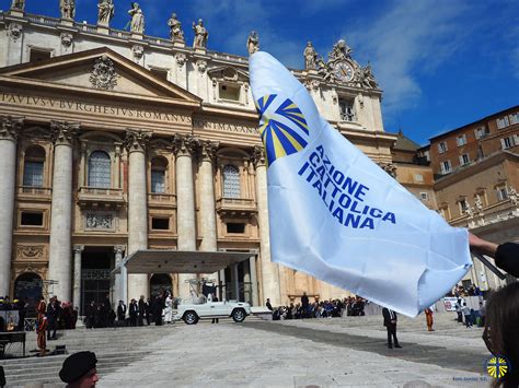 foto di giovani e adulti che partecipano a un'attività dell'Azione Cattolica