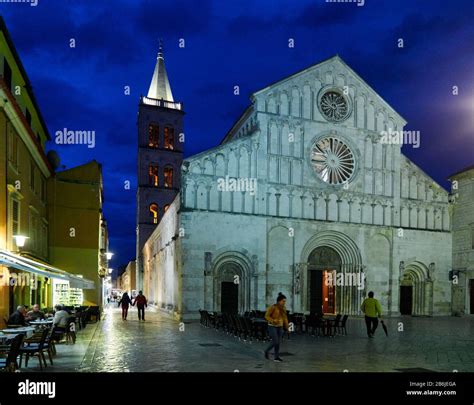 Interno dell'Abbazia di Moutier-d'Ahun con elementi romanici e gotici