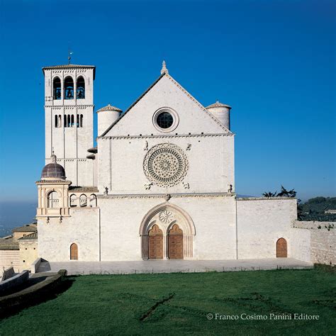 Foto della facciata della Basilica di San Francesco ad Assisi