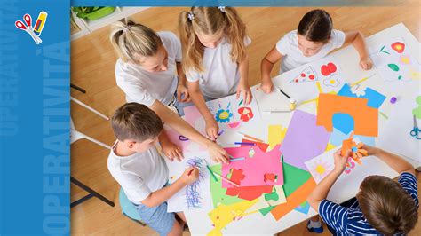 Foto di bambini che colorano o svolgono attività creative durante il catechismo