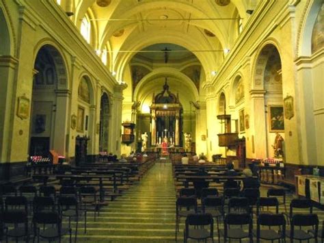 Interno della Chiesa di Santa Maria Assunta a Cislago con la navata unica