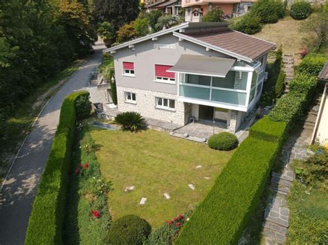 Foto aerea del complesso residenziale con giardino e vista panoramica su Viterbo