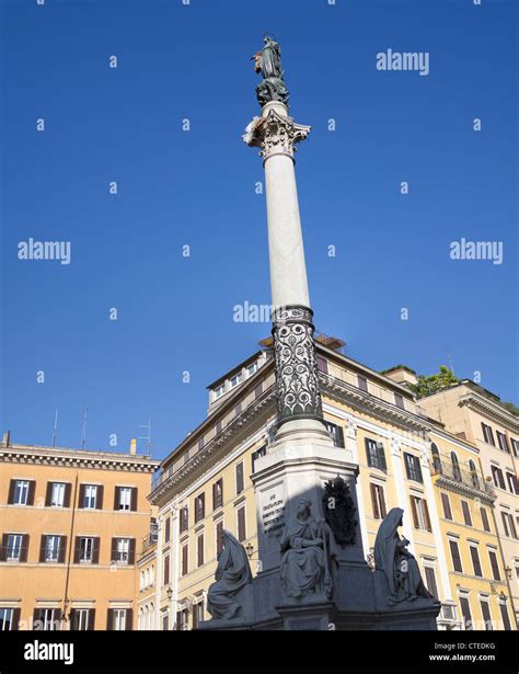 Monumento dell'Immacolata in Piazza di Spagna a Roma